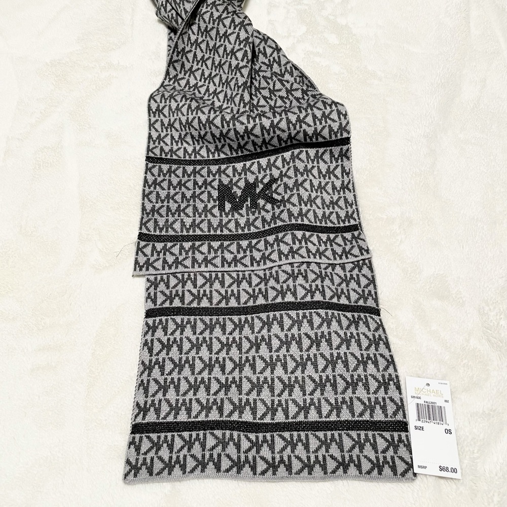 New MICHAEL KORS MK Logo Cuffed Beanie Hat & Scarf Set - Picture 9 of 12